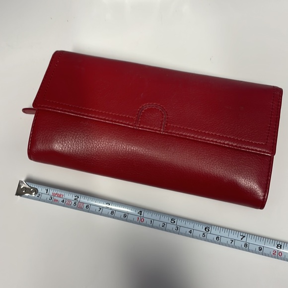 DILANA  UNISEX. Wallet. Red color. Leather.  Excellent condition no damages. - Picture 5 of 8